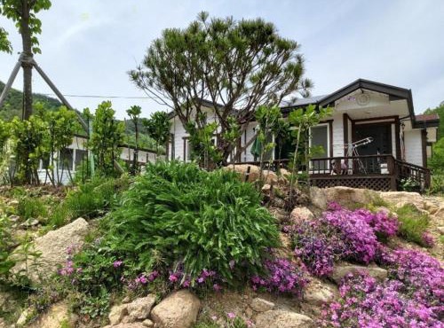 Sangjoo munjangdae healing house