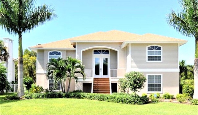 Sanibel tranquility - 4 bedroom, 3 bathroom, heated pool, minutes walk to beach
