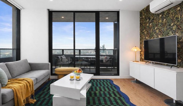 SANS SOUCI Level 36 Skyline & Bayview 2Bed 2Bath Apt with Free Parking Near Crown