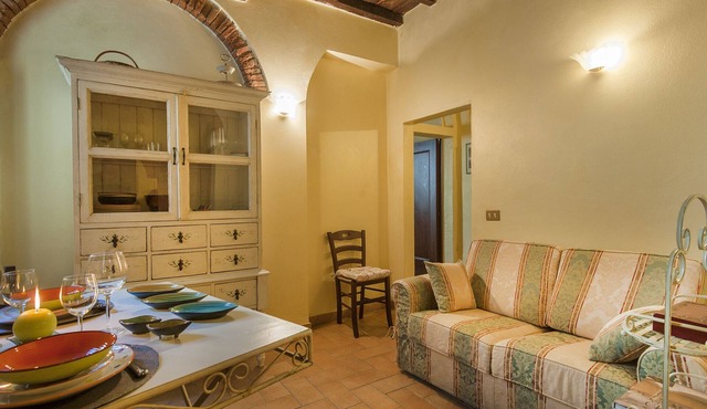Sant' Egidio is 5 mins from the Dome. On the ground floor with WI.FI and Air Con