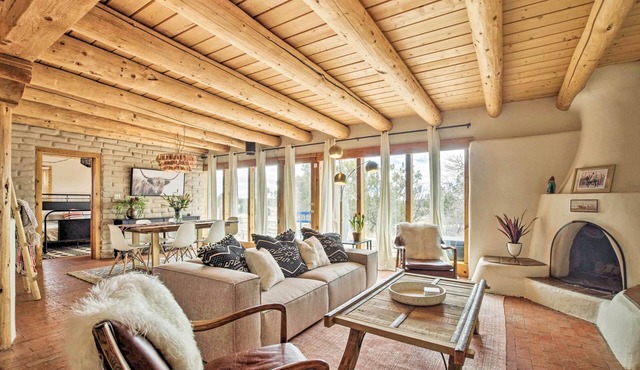 Santa Fe Desert Adobe Retreat - Mountain Views
