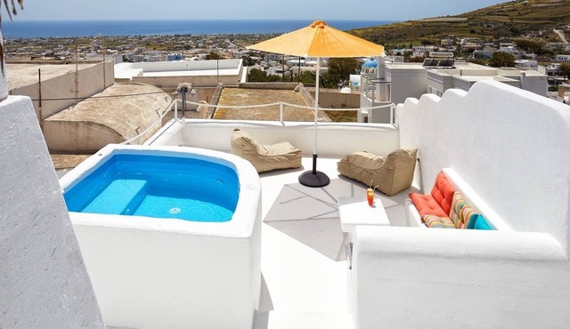 Santorini-treasures strawberry villa traditional