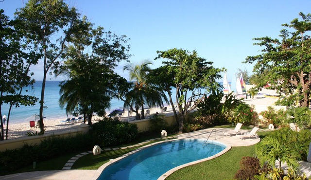 Sapphire Beach - Luxury beach side split level self catering apartment