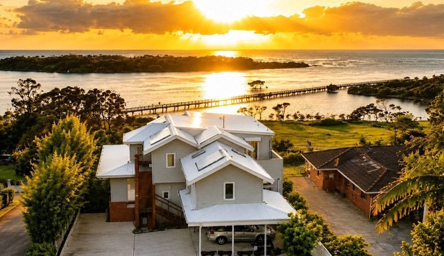 Sapphire Magic – A stunning waterfront escape in Urunga with beautiful river and ocean view