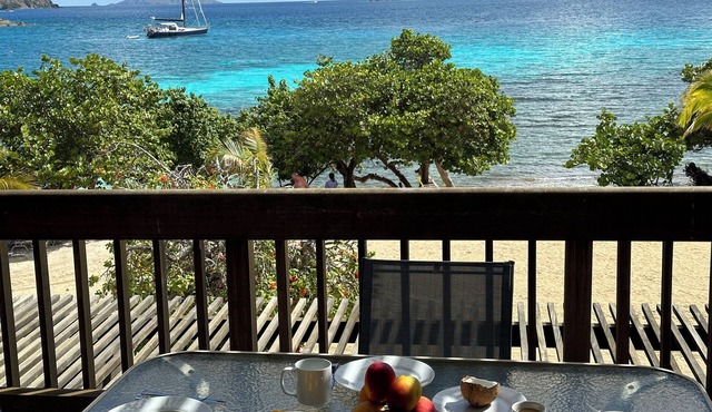 Sapphire Outlook Villa : Beachfront 2-story Top Floor Villa on Sapphire Beach