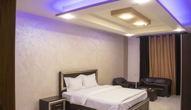 Sara Crown Hotel