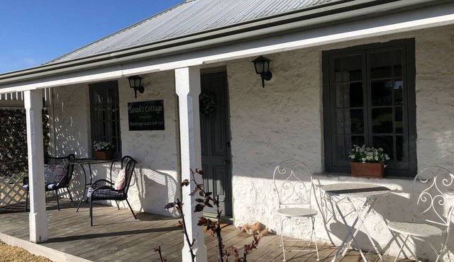 Sarah's Cottage Penola: Lovely stone cottage, WiFi AC Fire Spa BBQ Dog friendly