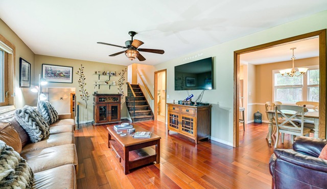 Saratoga Springs Home Near Skidmore College!