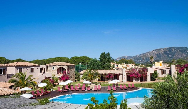 Sardinian-style apartment near beach