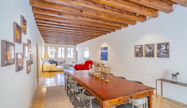 Sartor Apartment with Canal View and Private Court