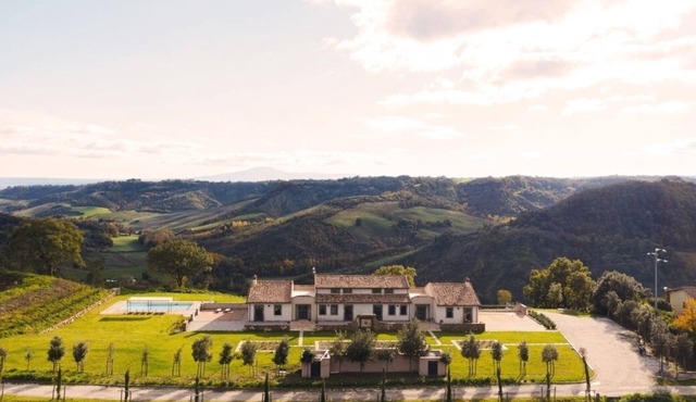 Sassinoro, Luxury Villa with SPA and pool