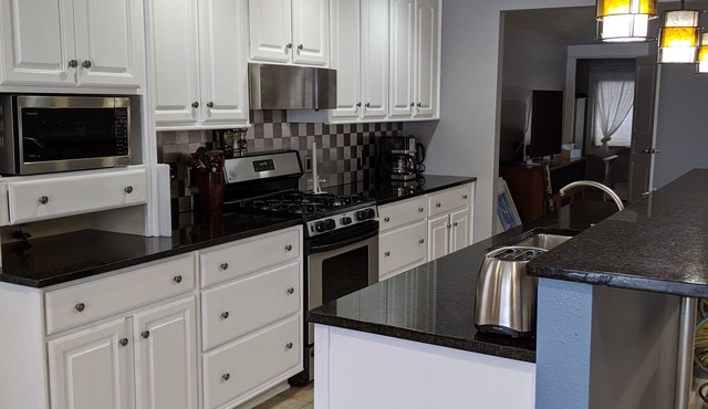 Saugatuck - Private Parking! Downtown! Entire House, Sleeps 6, Pets OK!