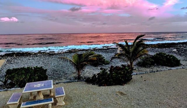 Save with fall rates!! Charming, Romantic, Seaside Cottage with Stunning views