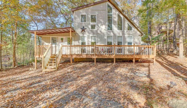 Saw Creek Chalet with multiple pools by Bushkill Falls