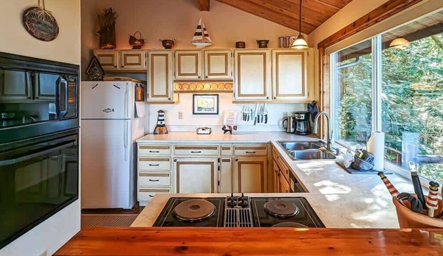 SBH: Stunning Views & Hot Tub Relaxation