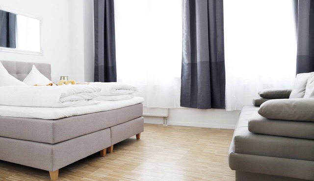 SC 4 box spring beds + 4 bedrooms + 2 bathrooms + 110 sqm + balcony + elevator