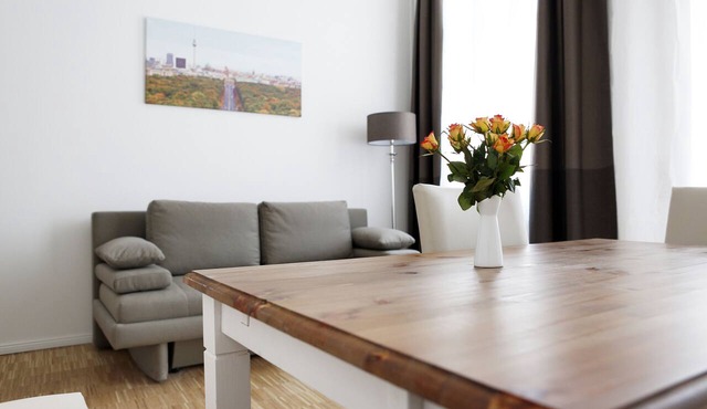 SC 5/6 boxspring beds + 6 bedrooms, 3 bathrooms, 2 kitchens, 180sqm + elevator