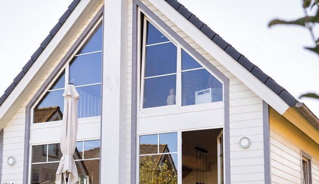Scandi design vacation home with harbor view & beach