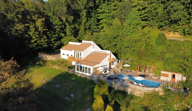 Scandinavian Peaceful Oasis, Mountain View, hot tub