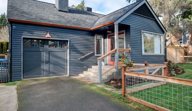 Scandinavian Cottage by the Sea ! Close Walk to Ferry & Town