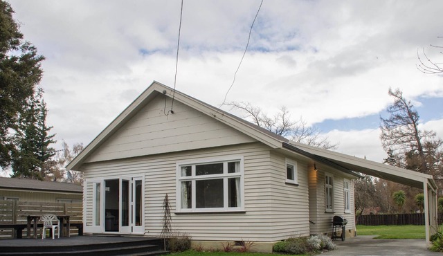 SCARBOROUGH SWEETIE, pet friendly, with a garden in Hanmer Springs