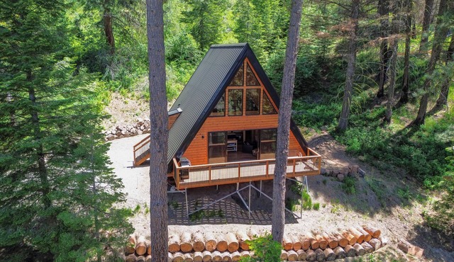 Scenic A-Frame Retreat – Main A-Frame & Cozy Little A-Frame, Borders Public Land