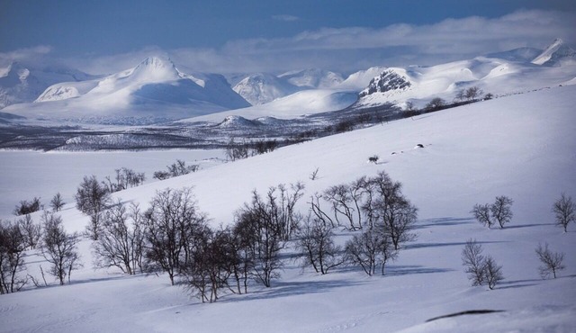 Scenic Arctic Retreat with Saana fell views & riverfront in Kilpisjärvi