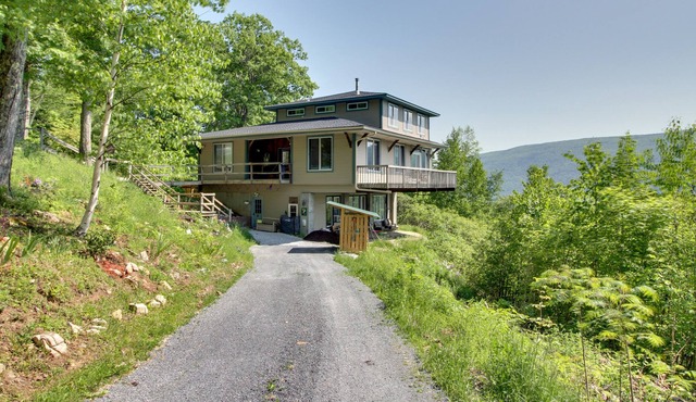 Scenic Dorset Duplex < 3 Mi to Emerald Lake!
