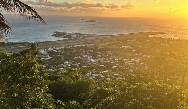 Scenic Island Escape w/Free SUV, Ocean Views, A/C – Sleeps 5