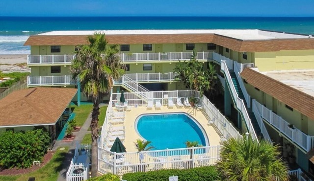 Scenic Pool View Room: Your Romantic Getaway Spot | Free Parking