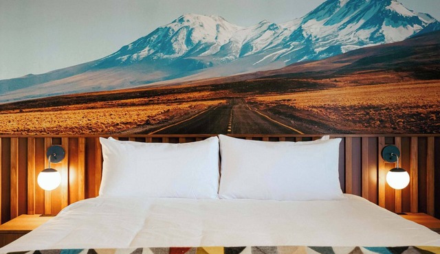 Scenic Roadside Rest | La Vista Motel | 105