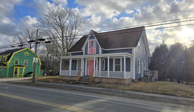 Scenic Shelburne home. Central location close to Shelburne Harbour.