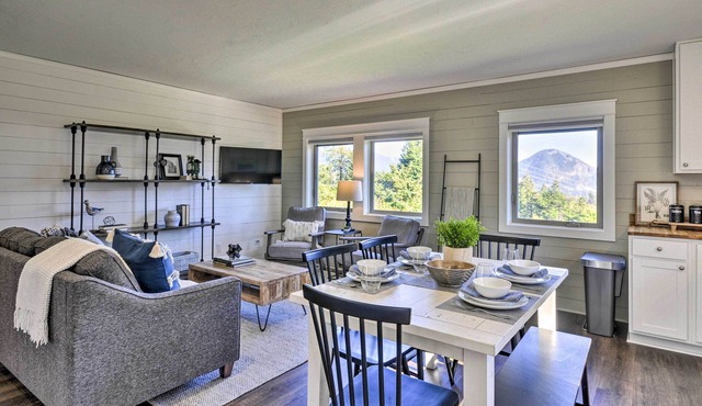 Scenic Studio w/Loft & View of the Columbia River
