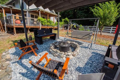 Scenic Views! Riverfront Kalama Home, Pets Welcome