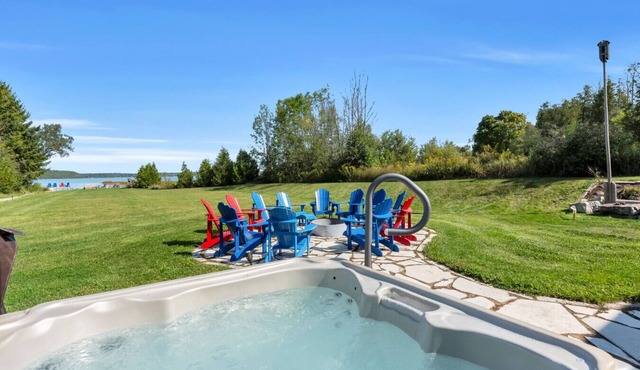 Scenic Waterfront 4BR – Hot Tub/Sleeps 12/Bonfire