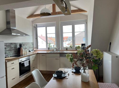 Schöne Altbauwohnung mit großer Dachterrasse für bis zu 7 Personen