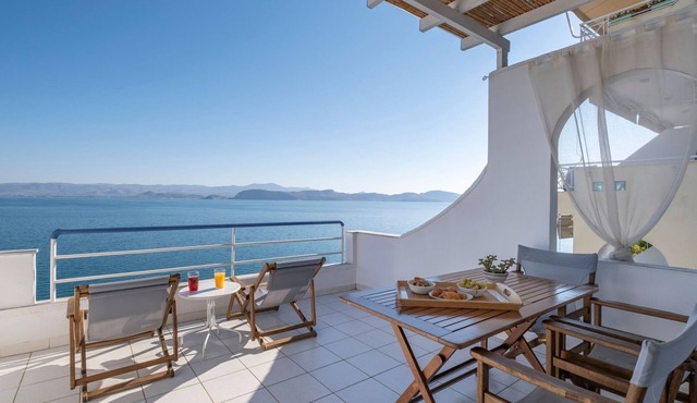 Schöne Ferienwohnung mit Meerblick in Kiveri by Interhome