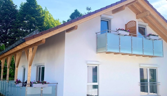 Schönes helles Studio-Appartement mit großem Balkon