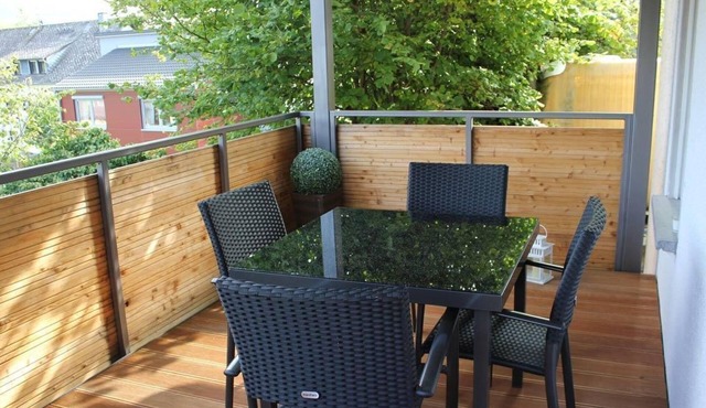 Schiefer Blick, Wohnung mit Terrasse und Balkon by Interhome