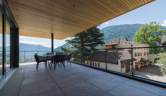 SCHLOSS PLARS Wine & Suites