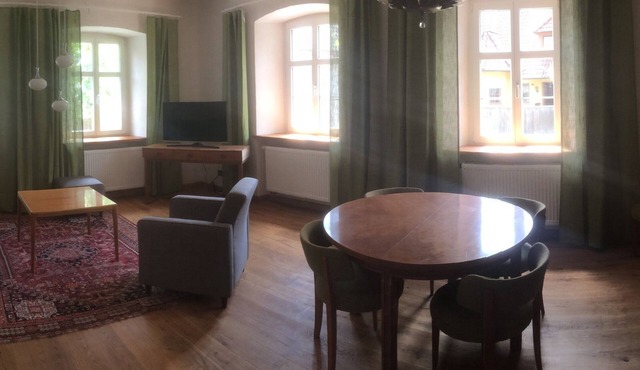 Schulwohnung im ehemaligen Schul- und Rathaus