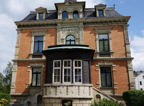 Schuster Villa