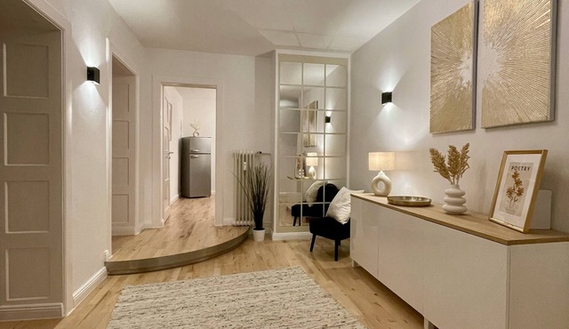 Schwabing apartment with kitchen, conservatory and rain shower in the heart of Munich