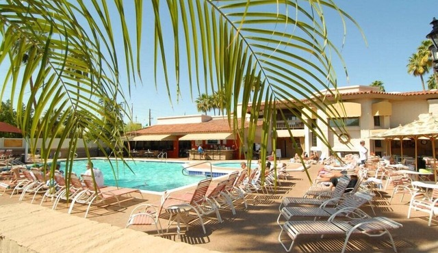 Scottsdale Camelback Resort Elegant 2BR Condo with Mini Golf