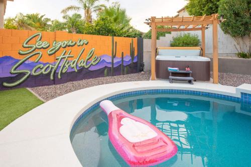 Scottsdale Paradise Poolside with Hot Tub & Gym
