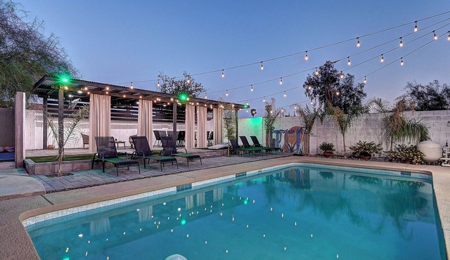 Scottsdalestays 6BDRM-4BATH-14 BEDS-Pool-Spa-Theater by Events-Golf Courses.