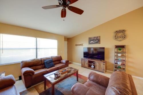 Screened Porch + Pool Access: Cozy Sebring Condo