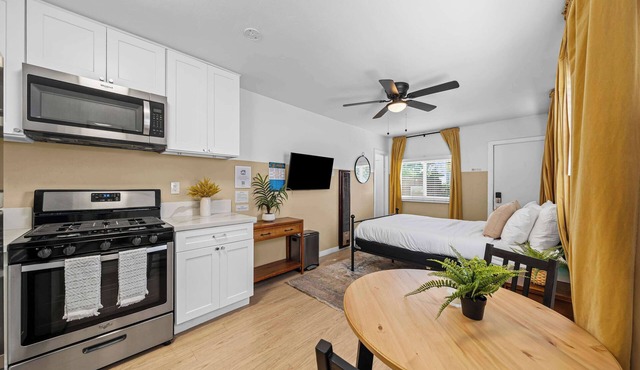 SD Getaway - Boho Studio, Spacious Yard w/BBQ