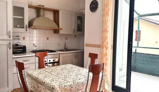 SE095 - Marzocca, three-room apartment convenient to the sea and services