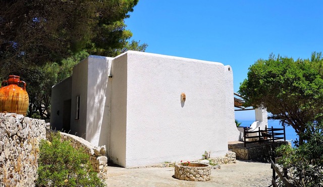 Sea access: large villa with stunning views (house A)